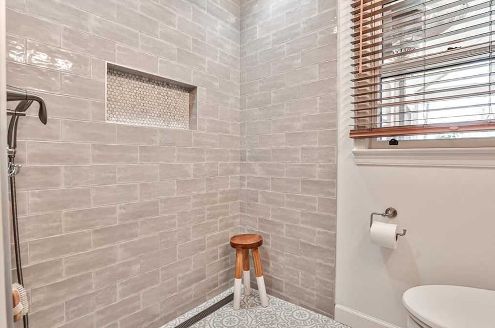 2617 Woodridge Dr, Decatur GA  30033-4844 exterior