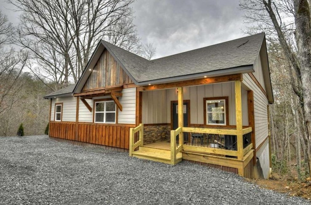 6 Brookwood Dr, Blue Ridge, GA 30513-3362
