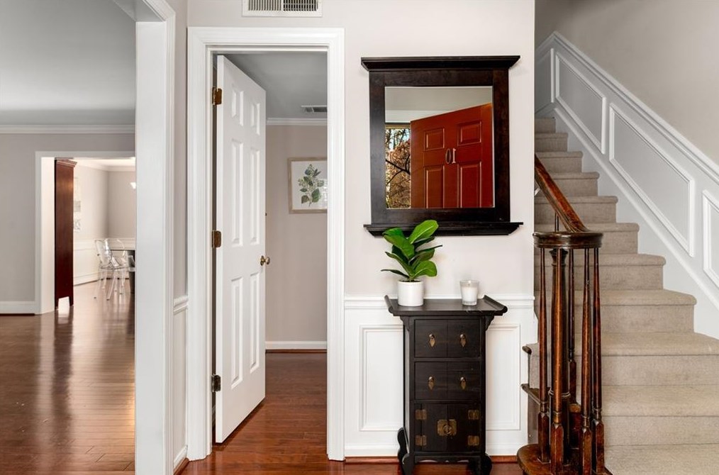 10 Queen Victoria Pl, Atlanta, GA 30342-3751