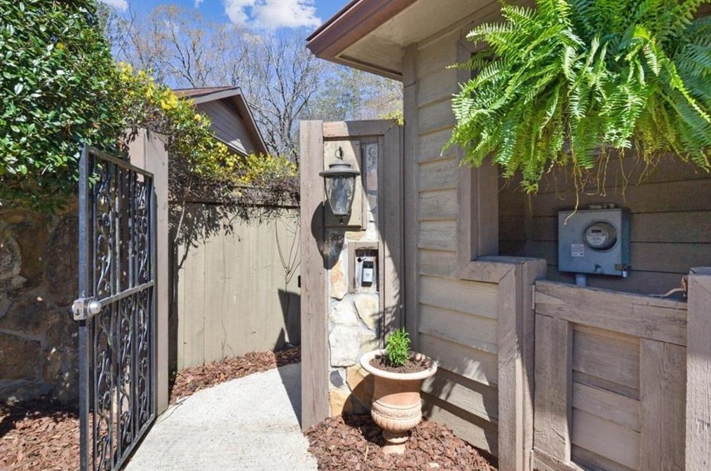 535 Putters Ct, Alpharetta GA  30022-5367 exterior