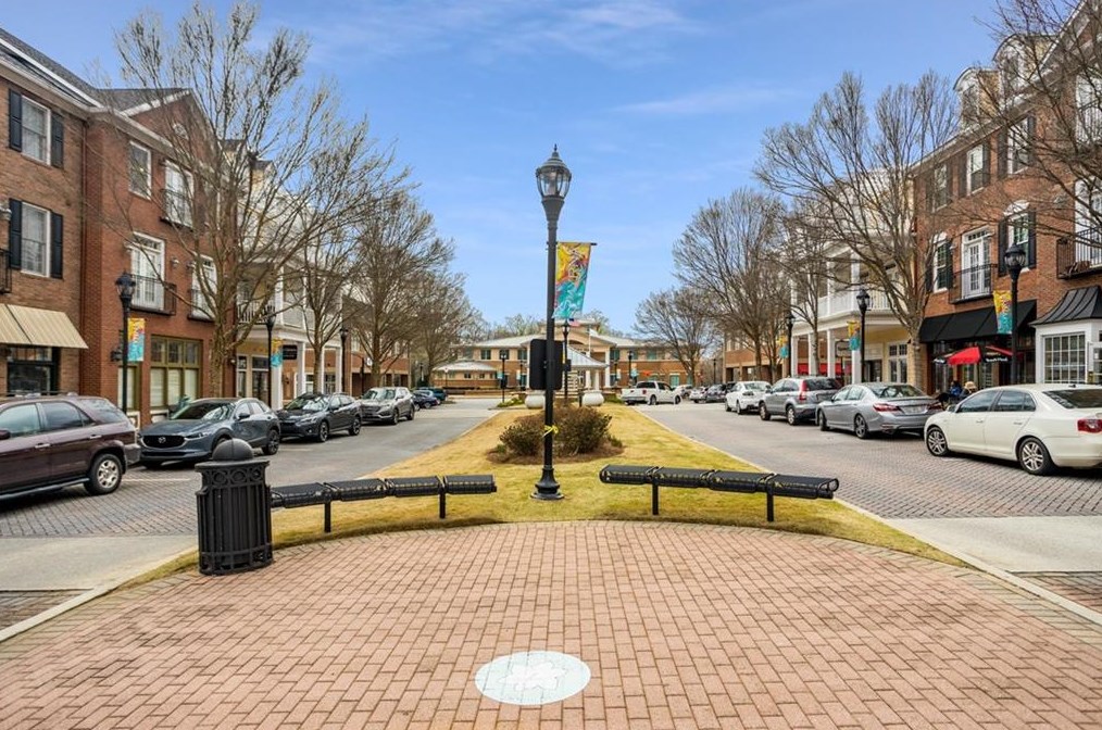 2592 Old Roswell Rd, Smyrna GA  30080-2112 exterior