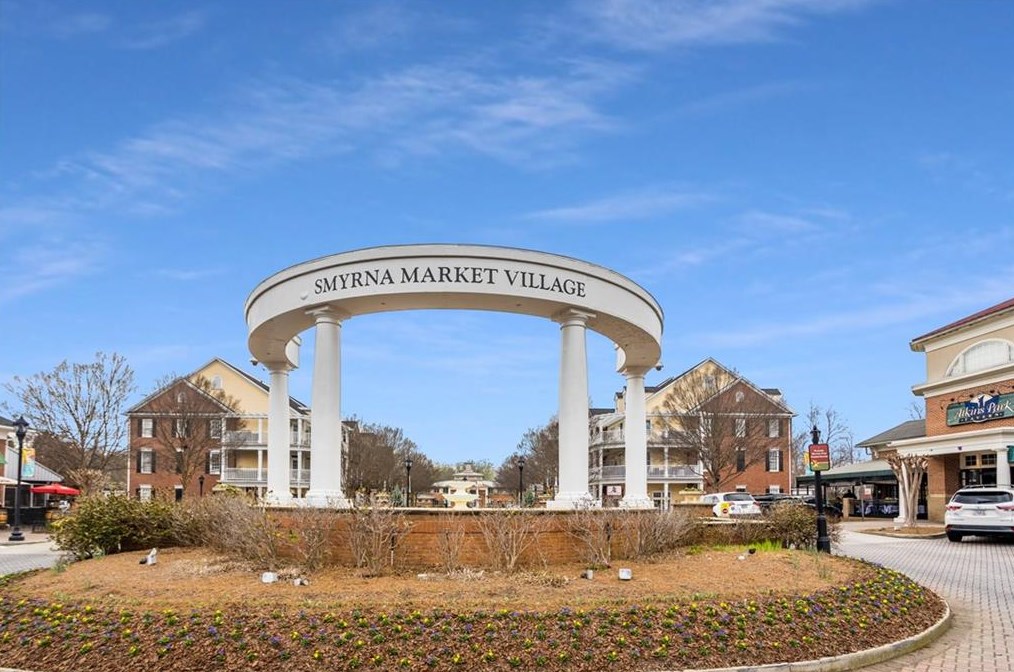 2592 Old Roswell Rd, Smyrna GA  30080-2112 exterior