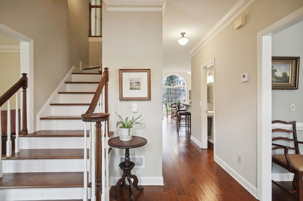 350 Log House Ct, Roswell, GA 30075-4189