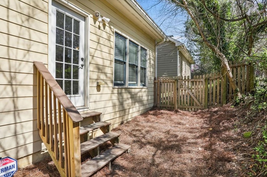 2644 Oakdale St, Atlanta GA  30318-1861 exterior