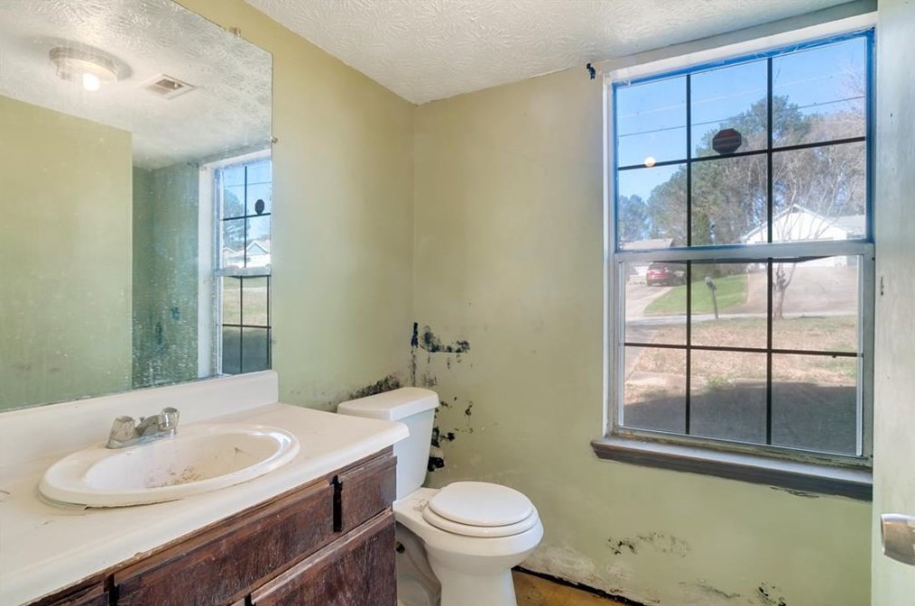 2457 Corner Shoals Dr, Decatur GA  30034-1224 exterior