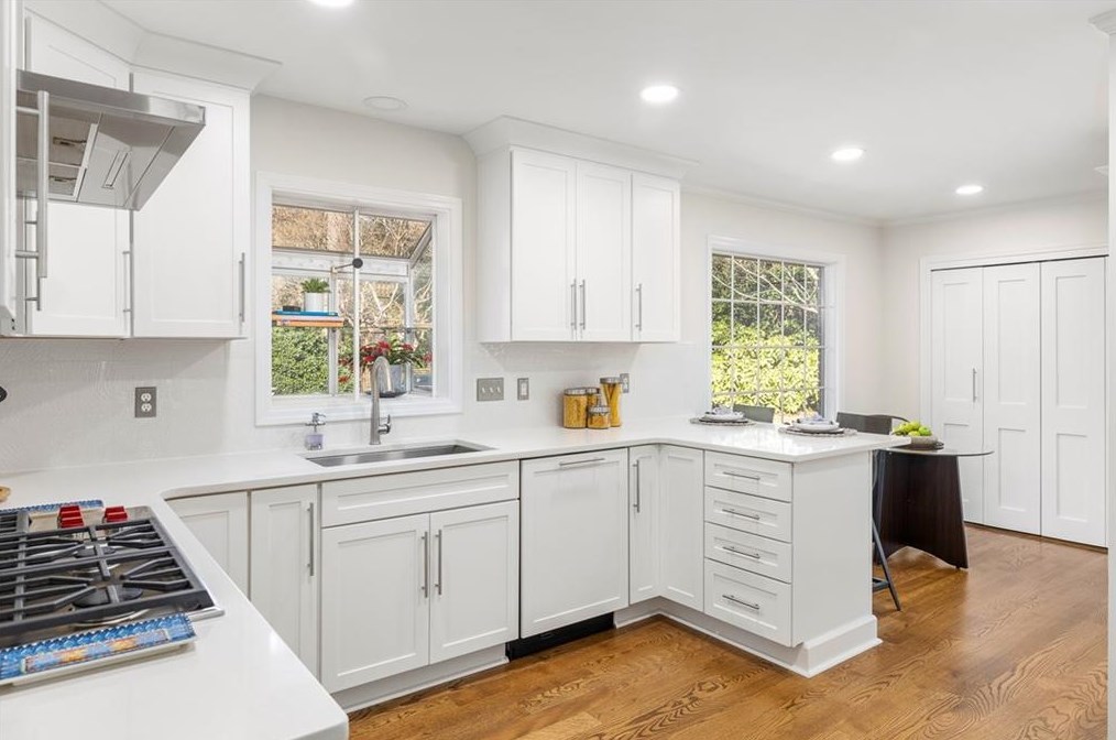 2828 Delcourt Dr, Decatur GA  30033-2440 exterior