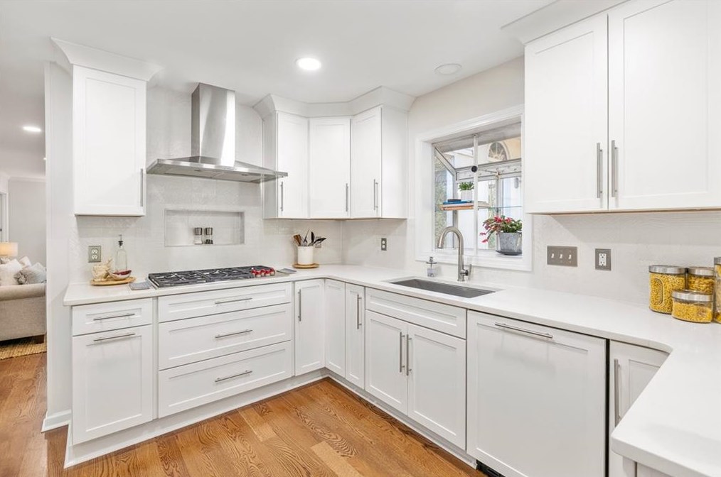 2828 Delcourt Dr, Decatur, GA 30033-2440