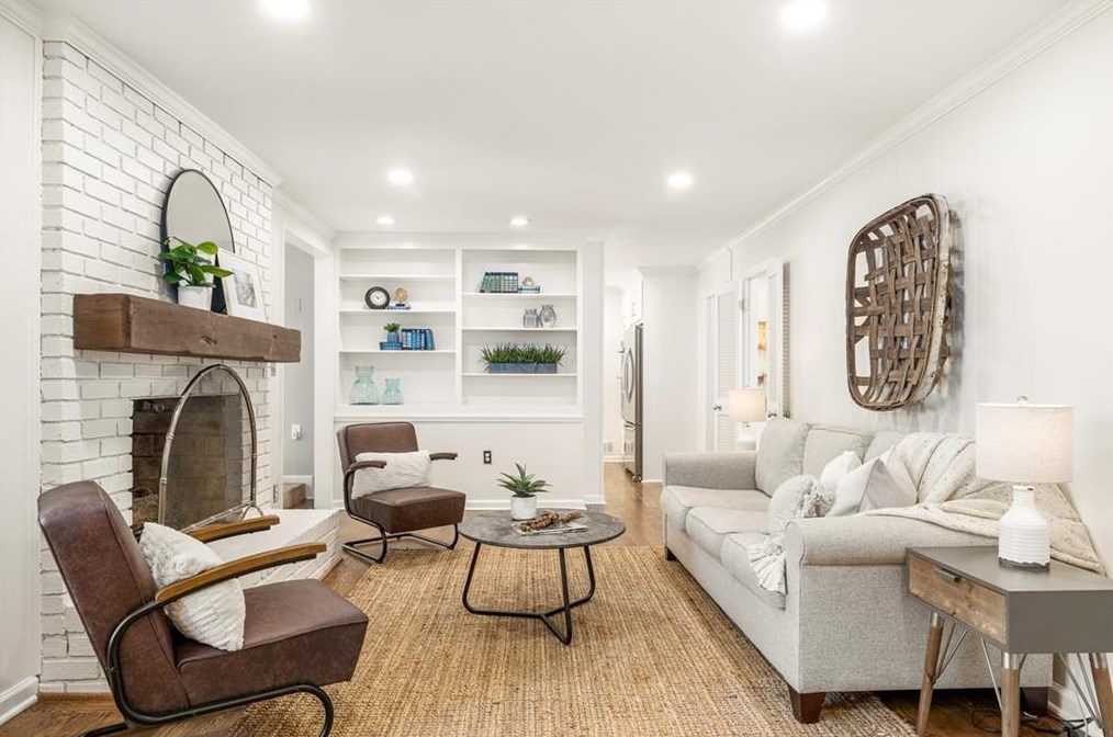 2828 Delcourt Dr, Decatur GA  30033-2440 exterior