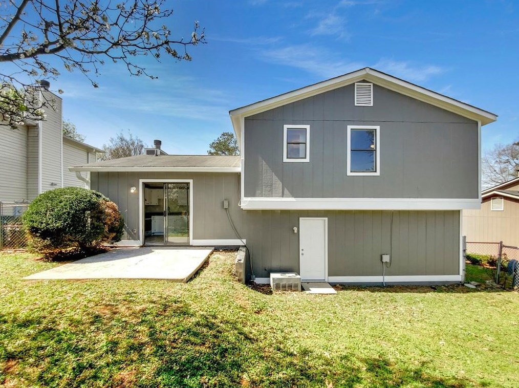 2306 Ramblewood Cir, Decatur GA  30035-3612 exterior