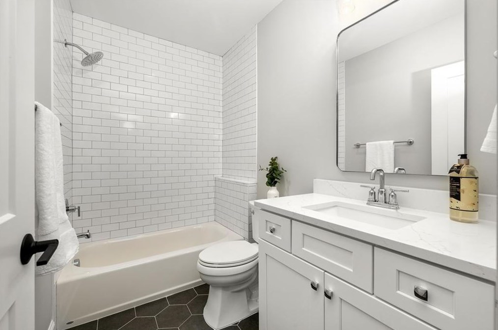 250 Lake Dr, Decatur GA  30030-3526 exterior