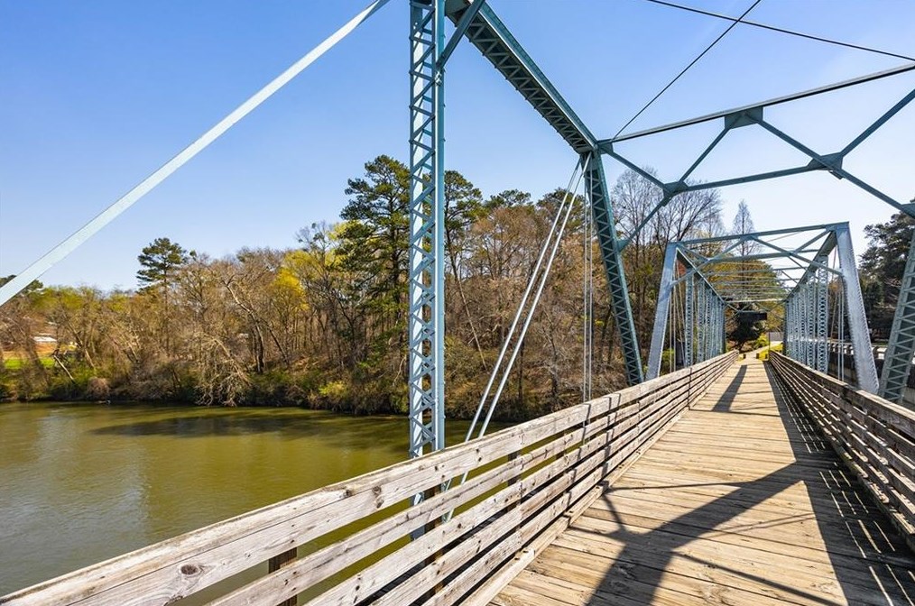 3004 Vinings Ferry Dr, Atlanta GA  30339-4300 exterior