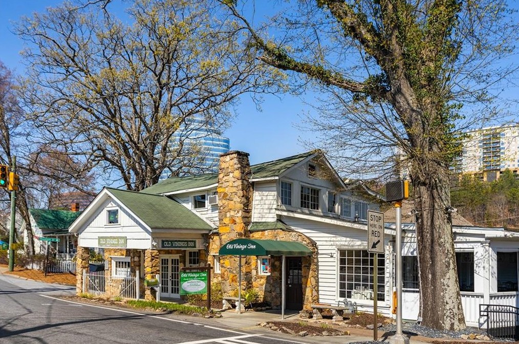 3004 Vinings Ferry Dr, Atlanta GA  30339-4300 exterior