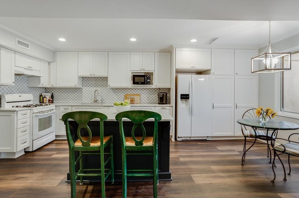 3004 Vinings Ferry Dr, Atlanta GA  30339-4300 exterior