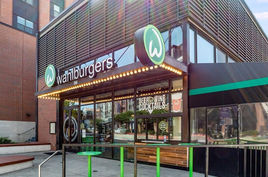 3004 Vinings Ferry Dr, Atlanta GA  30339-4300 exterior