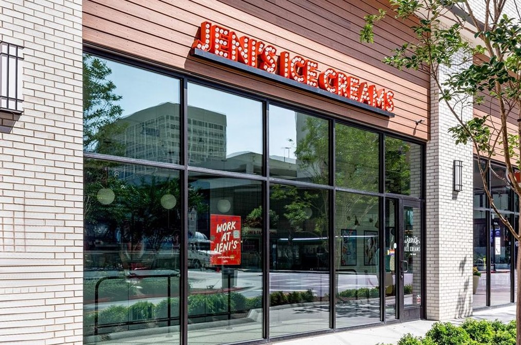 3004 Vinings Ferry Dr, Atlanta GA  30339-4300 exterior