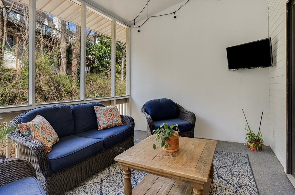 3004 Vinings Ferry Dr, Atlanta GA  30339-4300 exterior