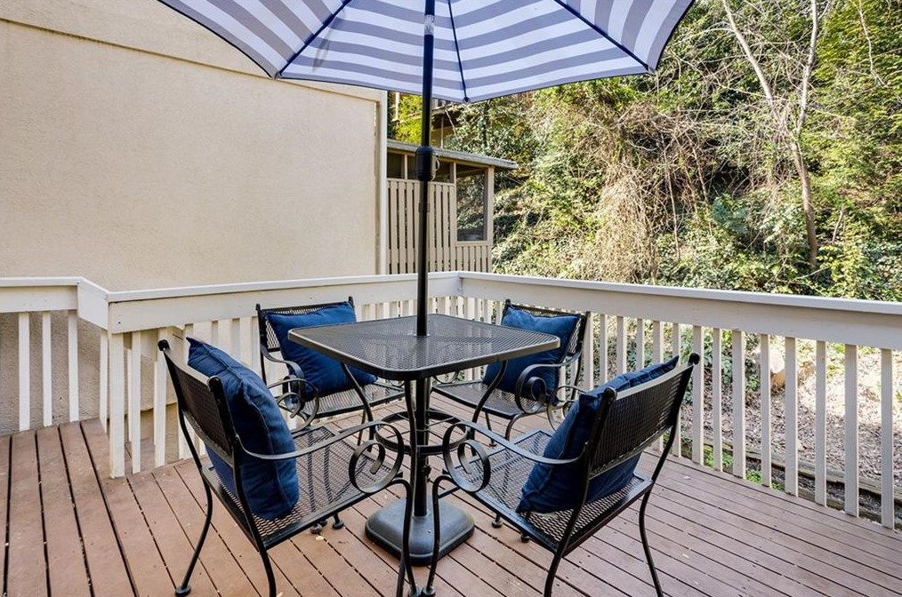 3004 Vinings Ferry Dr, Atlanta GA  30339-4300 exterior