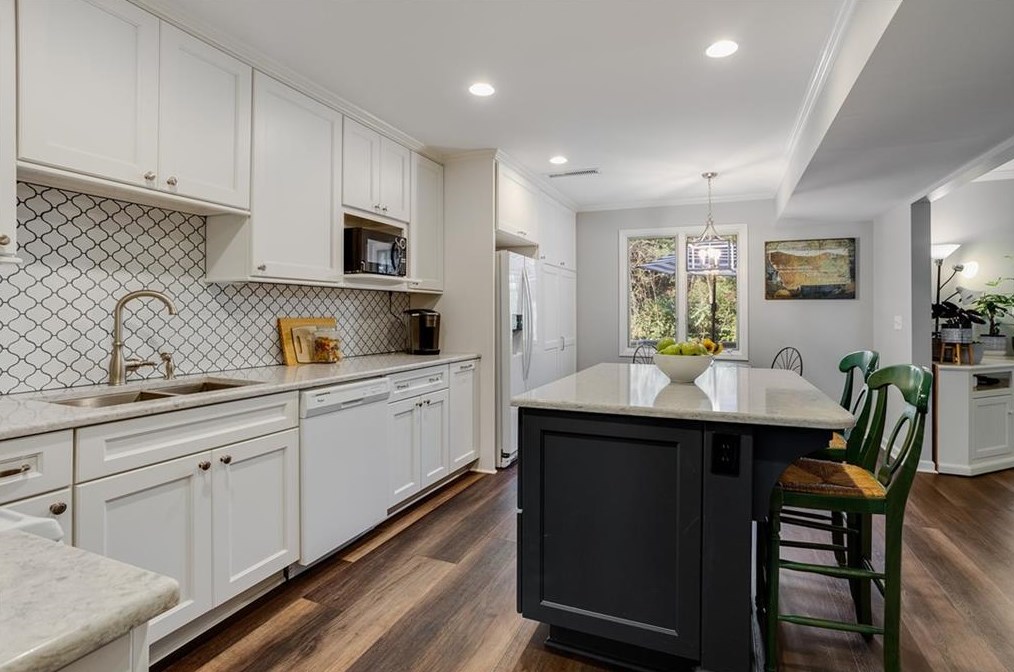 3004 Vinings Ferry Dr, Atlanta GA  30339-4300 exterior