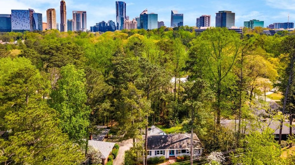 347 Old Ivy Rd, Atlanta GA  30342-4545 exterior