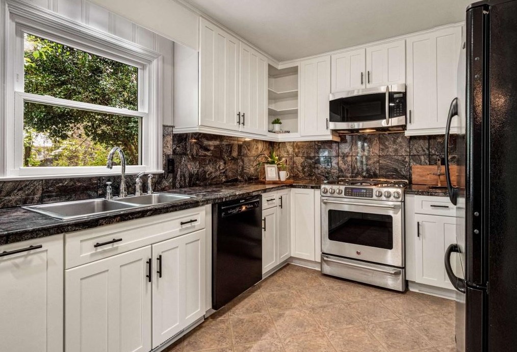 347 Old Ivy Rd, Atlanta GA  30342-4545 exterior