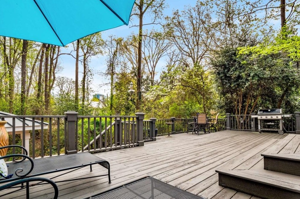 347 Old Ivy Rd, Atlanta GA  30342-4545 exterior