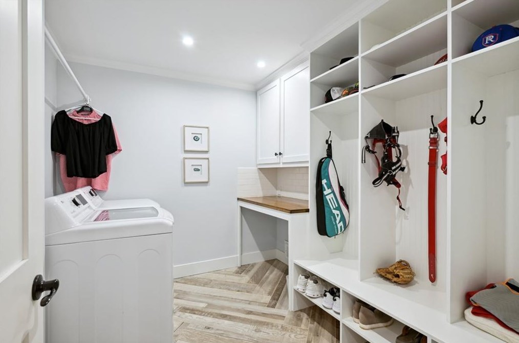 6230 Mountain Brook Way, Atlanta GA  30328-3610 exterior