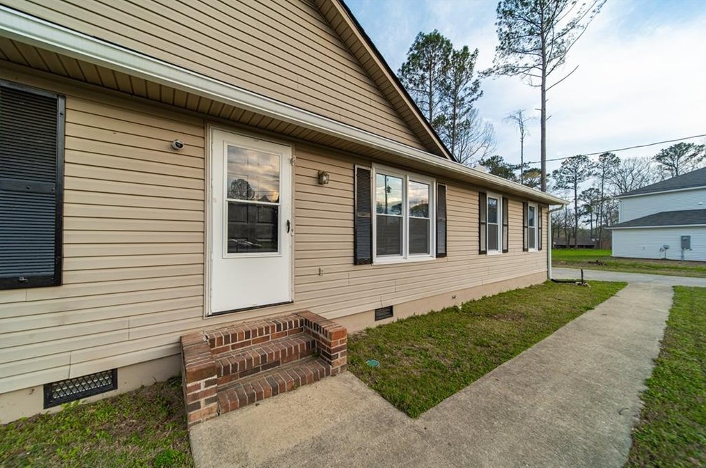 121 Ison Woods Ct, Griffin GA  30224-8911 exterior
