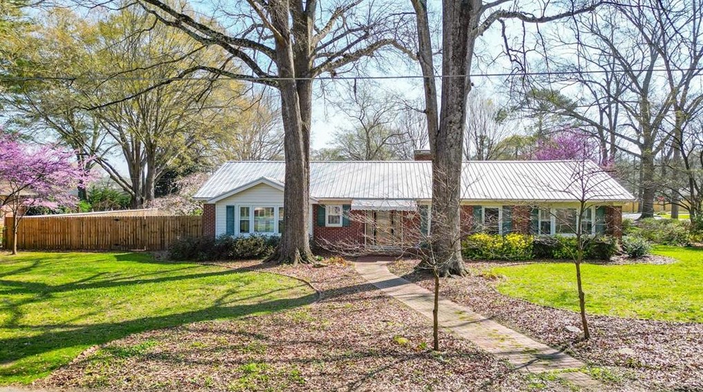 5645 Virginia Dr, Austell, GA 30106