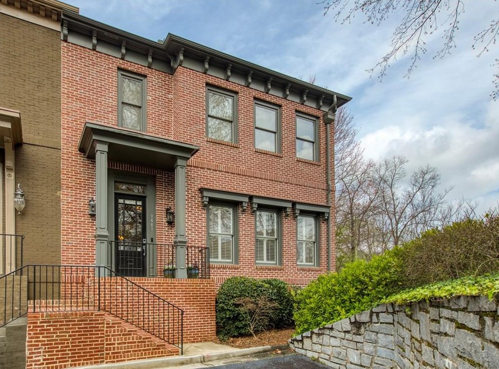 1483 Village Park Ct, Atlanta, GA 30319-3483