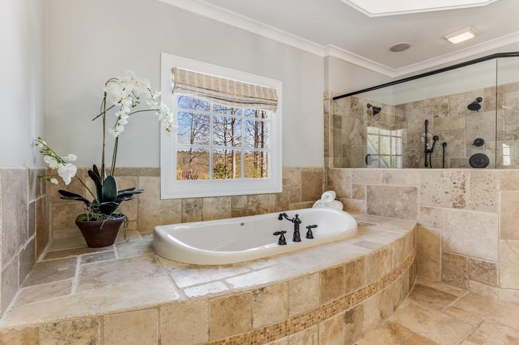 1238 Basnett Dr, Alpharetta GA  30004-0882 exterior