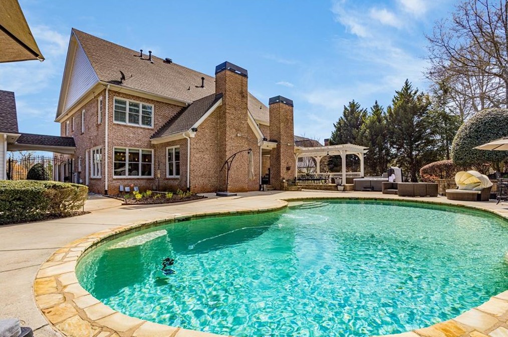 1238 Basnett Dr, Alpharetta GA  30004-0882 exterior