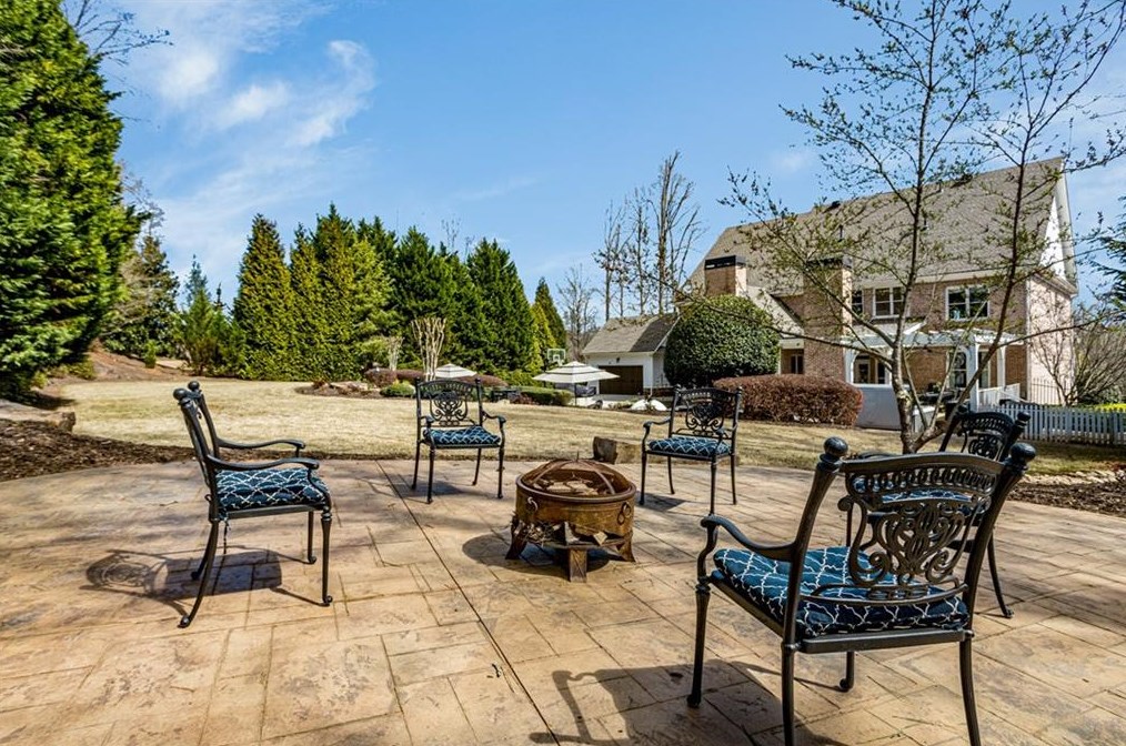 1238 Basnett Dr, Alpharetta GA  30004-0882 exterior