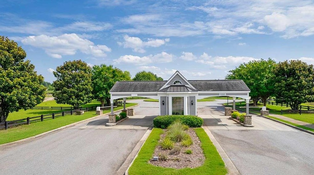 1121 Hawthorne Cir, Madison, GA 30650