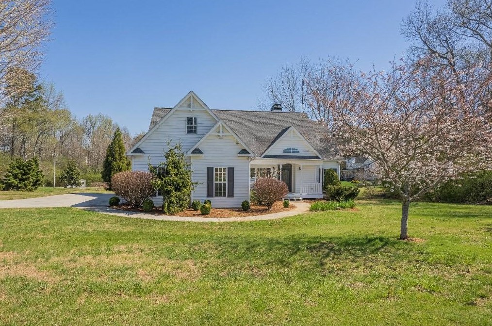 6378 Shoal Creek Rd, Clermont, GA 30527