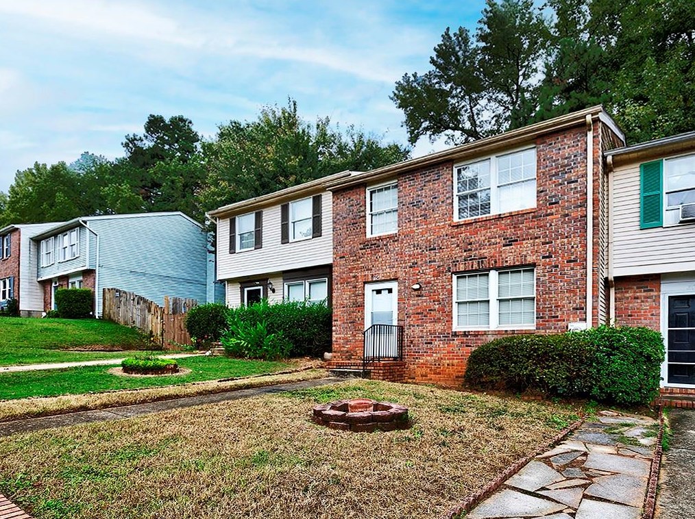 301 Roswell Commons Cir, Roswell, GA 30076