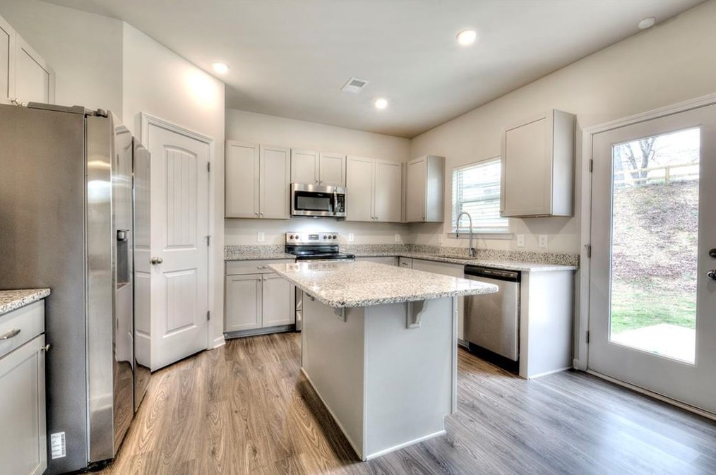 306 Legacy Ln, Calhoun, GA 30701-8856