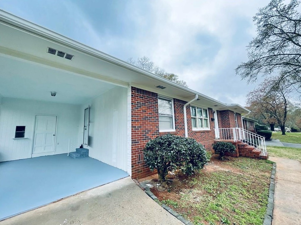 1428 Upland Dr, Griffin GA  30223-1241 exterior