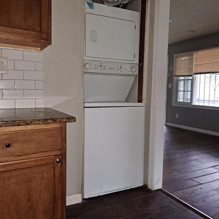 3456 Thompson Dr, Atlanta GA  30331-1642 exterior