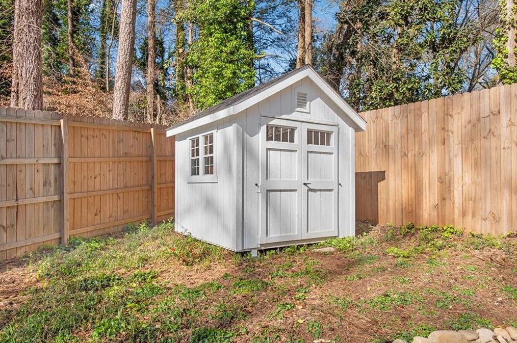 1240 Robinwood Rd, Decatur GA  30033-3207 exterior