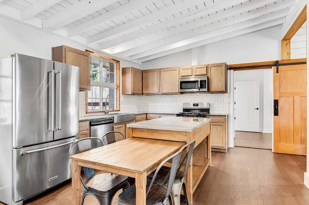 1240 Robinwood Rd, Decatur GA  30033-3207 exterior