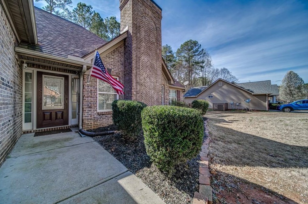 377 Red Bud Rd, Jefferson, GA 30549