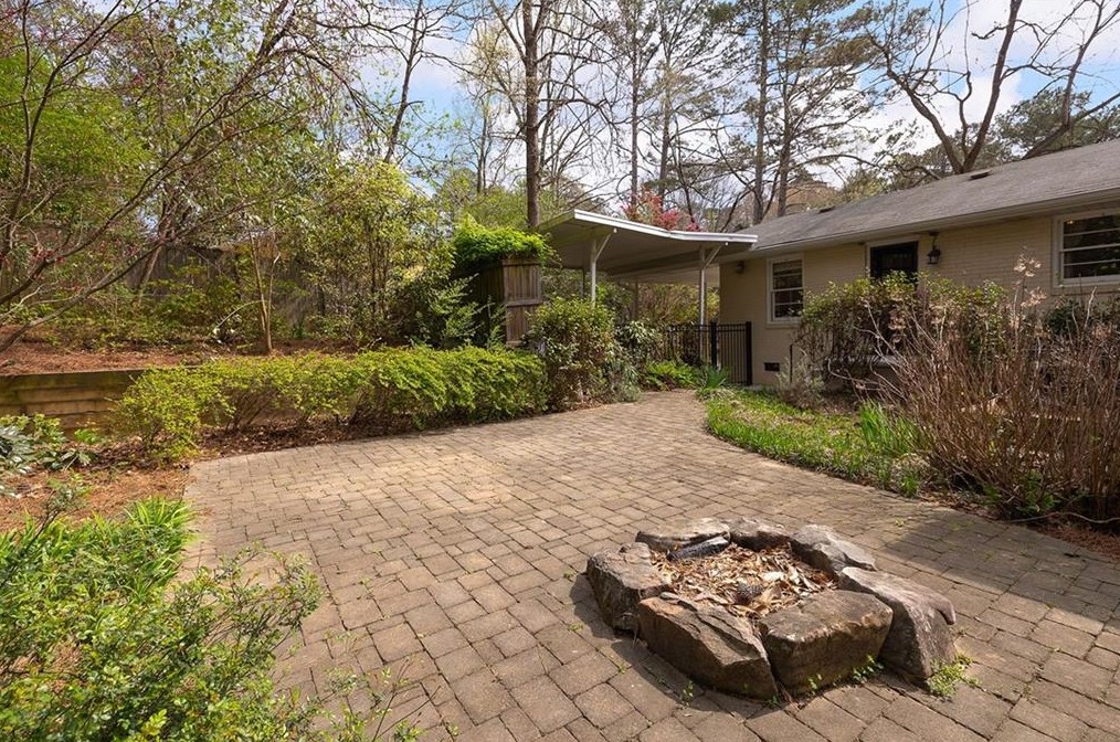 1016 Willivee Dr, Decatur GA  30033-4131 exterior