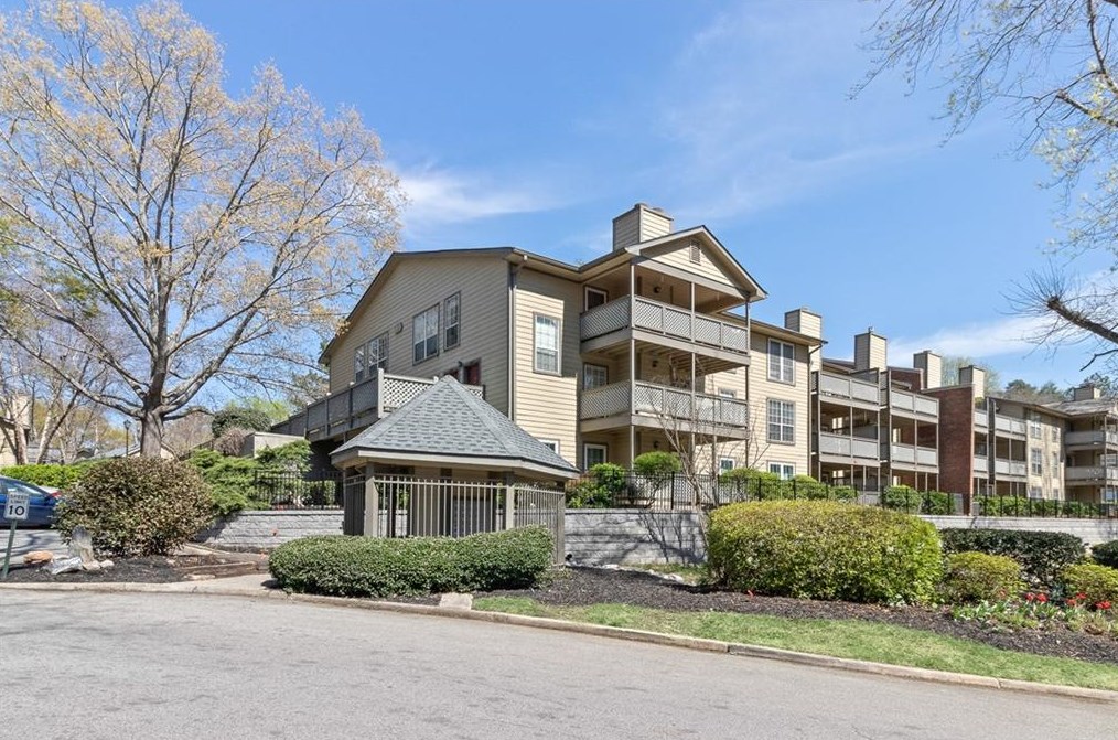 1305 Weatherstone Way, Atlanta GA  30324-4641 exterior