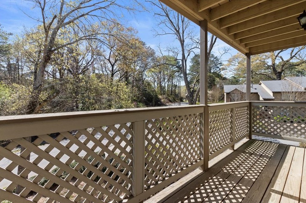 1305 Weatherstone Way, Atlanta GA  30324-4641 exterior