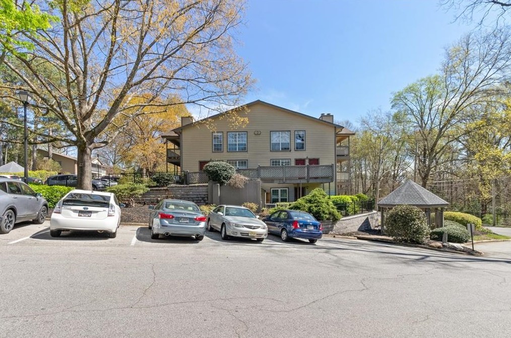 1305 Weatherstone Way, Atlanta GA  30324-4641 exterior