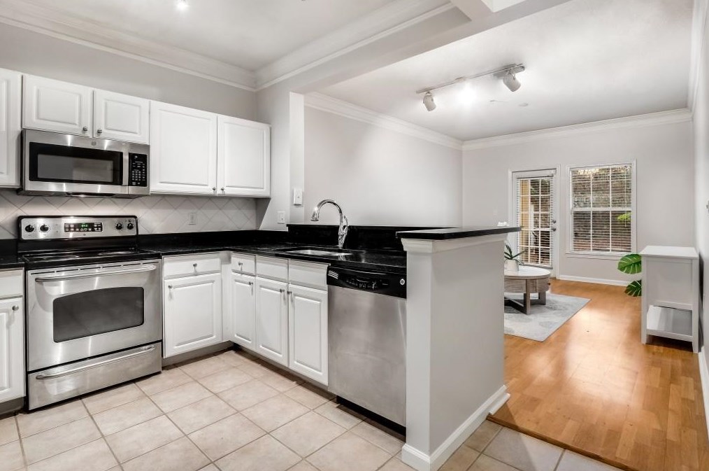 1136 Westchester Rdg, Atlanta, GA 30329-2481