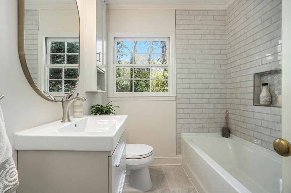 305 Westchester Dr, Decatur GA  30030-1121 exterior