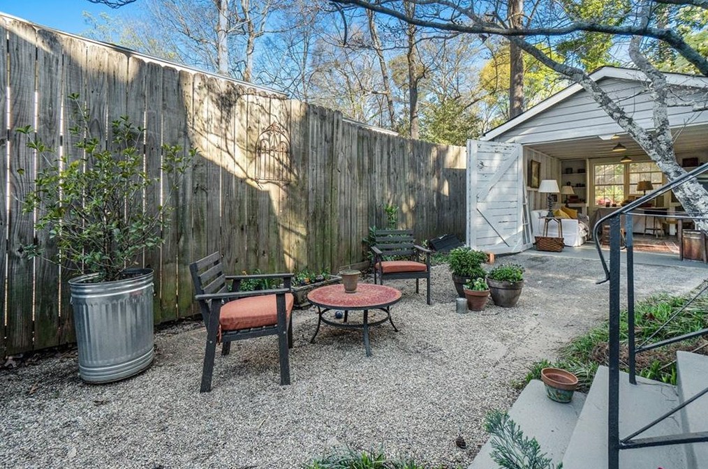 305 Westchester Dr, Decatur GA  30030-1121 exterior