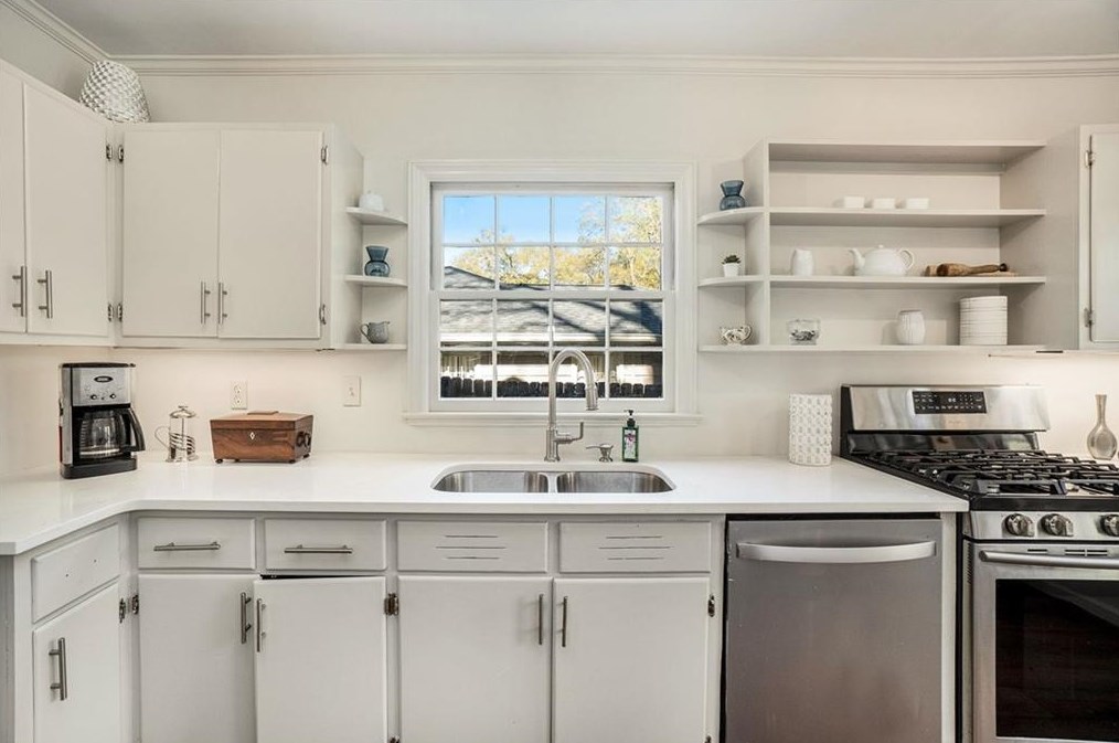 305 Westchester Dr, Decatur GA  30030-1121 exterior