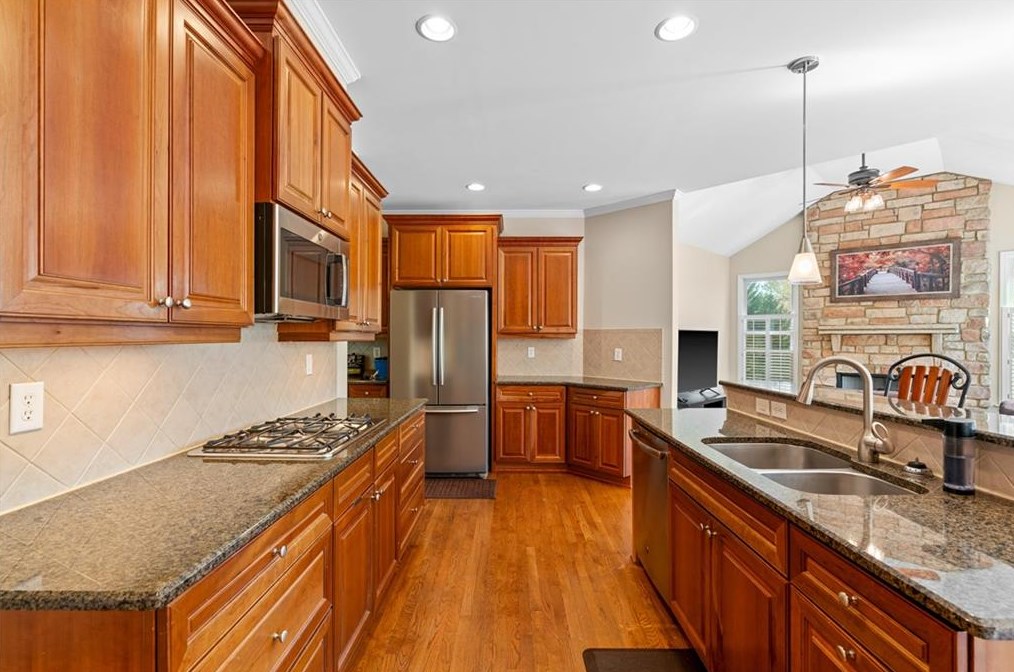 1283 Silver Trace Dr Sw, Lilburn, GA 30047